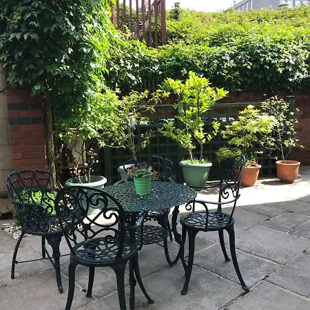 Queens Courtyard One Apartamento *